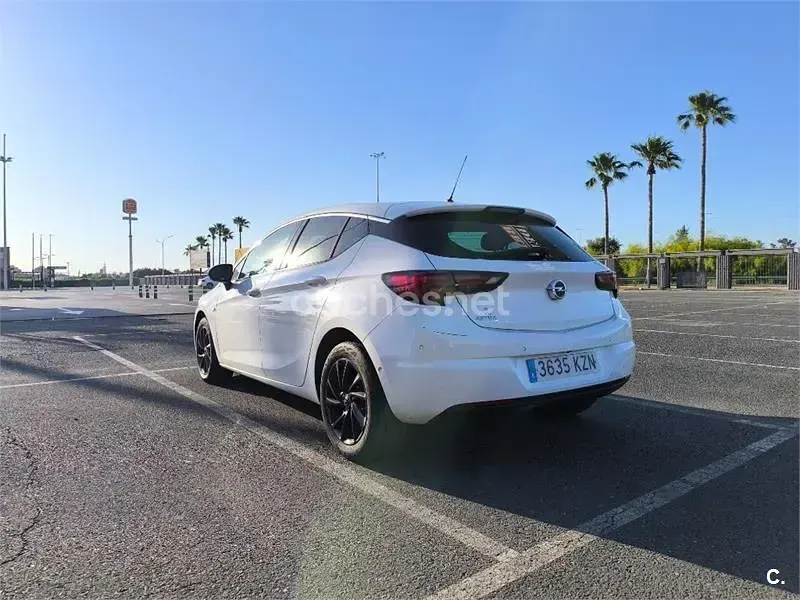 Usado Opel Astra Dynamic 136 CV (100 kW) 2019 Blanco Berlina