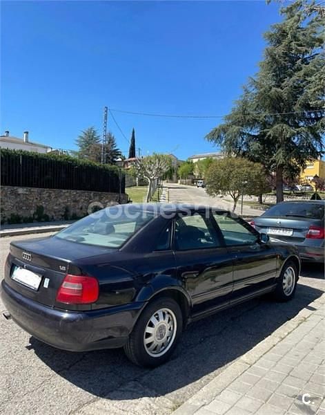 Usado Audi A4 125 CV (91 kW) 1998 Azul Berlina