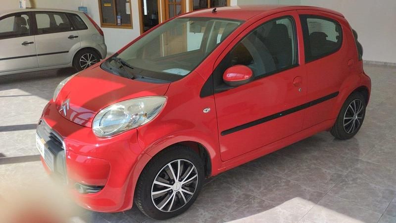Usado Citroën C1 68 CV (50 kW) 2009 Rojo Utilitario