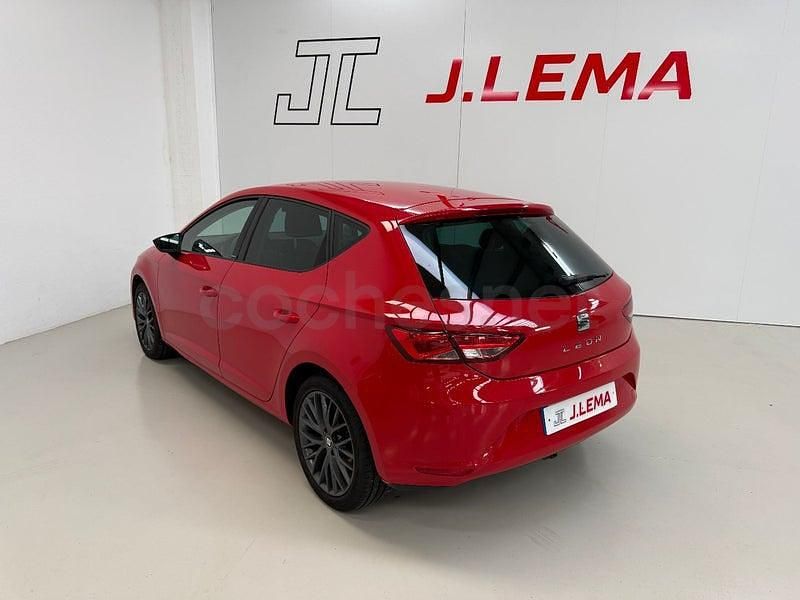 Usado Seat Leon CONNECT 110 CV (80 kW) 2015 Granate Berlina