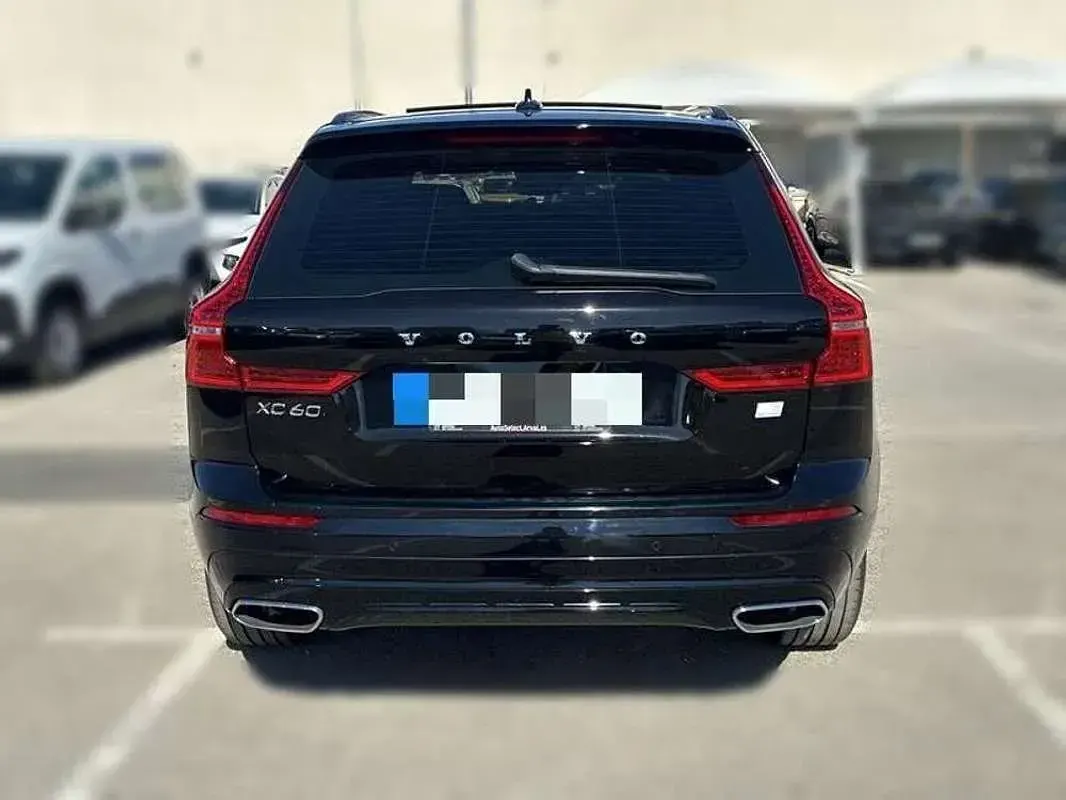 Usado Volvo XC60 R-Design 340 CV (250 kW) 2021 Negro SUV