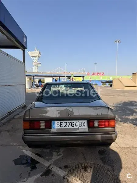 Usado Mercedes 190 109 CV (80 kW) 1990 Marrón Berlina