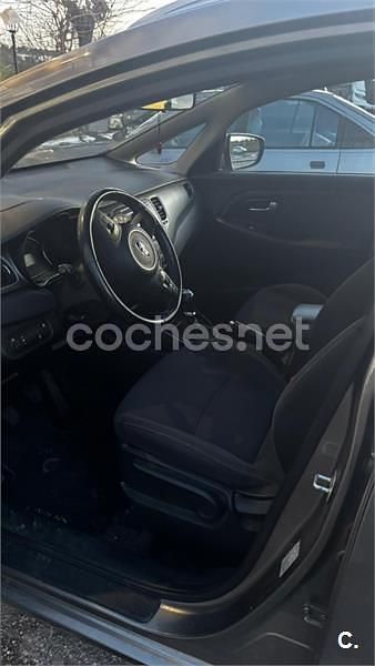 Usado Kia Carens 115 CV (84 kW) 2018 Beige Monovolumen