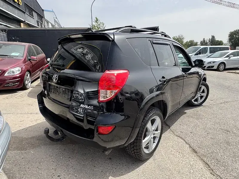 Usado Toyota RAV4 Premium 177 CV (130 kW) 2007 Negro SUV