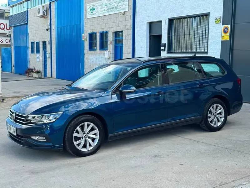 Usado VW Passat Business 122 CV (89 kW) 2022 Azul Familiar
