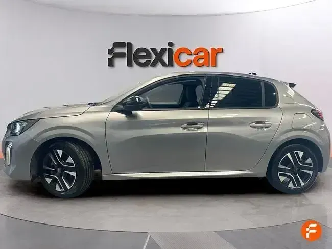 Usado Peugeot 208 Allure 100 CV (73 kW) 2025 Gris Utilitario