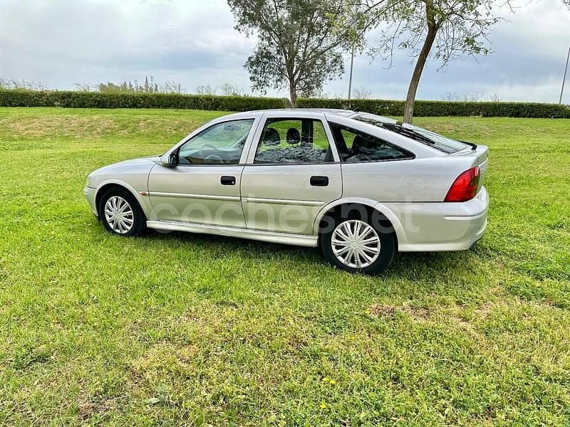 Usado Opel Vectra Comfort 100 CV (73 kW) 2002 Gris / plata Berlina