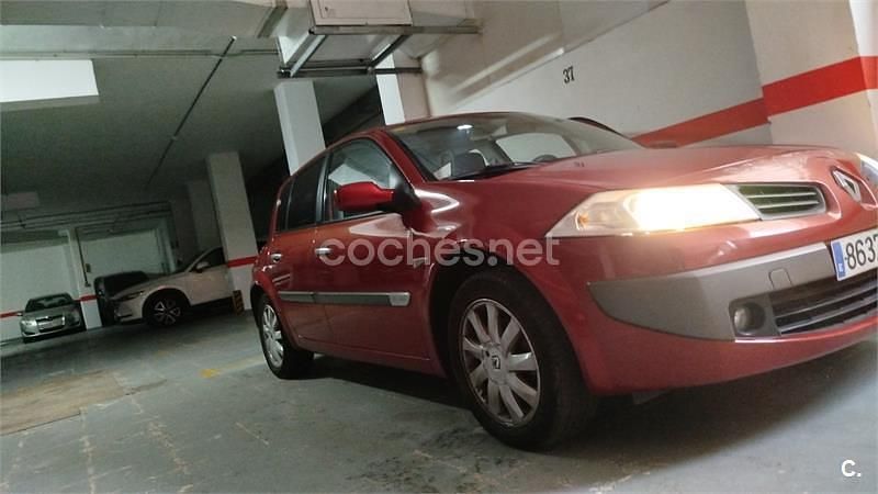 Usado Renault Mégane II Dynamique 115 CV (84 kW) 2006 Rojo Berlina