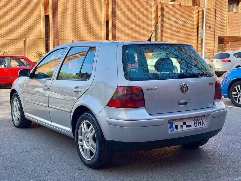 Usado VW Golf IV 110 CV (80 kW) 2001 Gris / plata Berlina