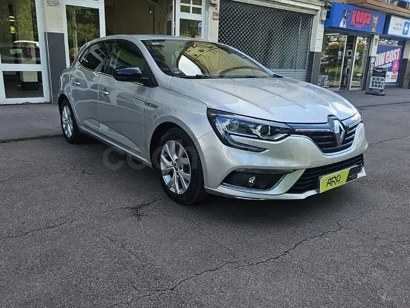 Usado Renault Mégane Business 140 CV (102 kW) 2019 Gris / plata Berlina