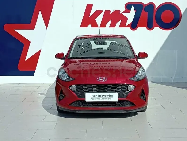 Usado Hyundai i10 67 CV (49 kW) 2022 Rojo Utilitario