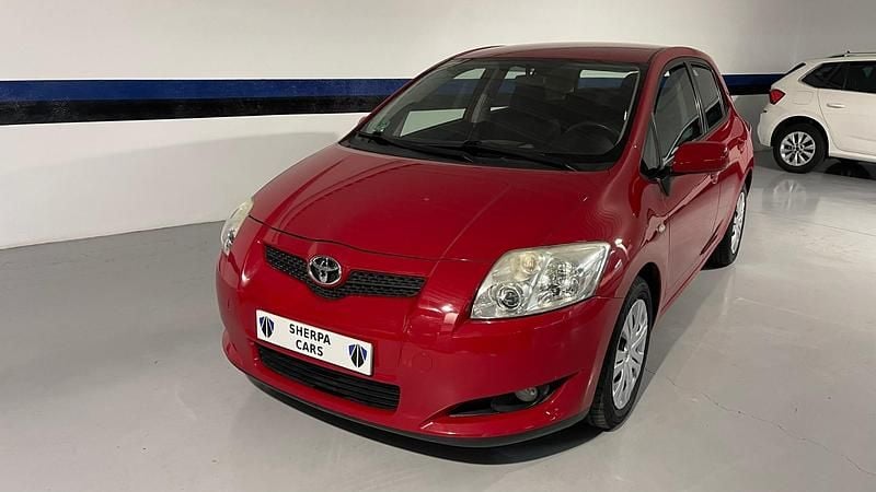 Begagnad Toyota Auris 97 HK (71 kW) 2008 Röd Halvkombi