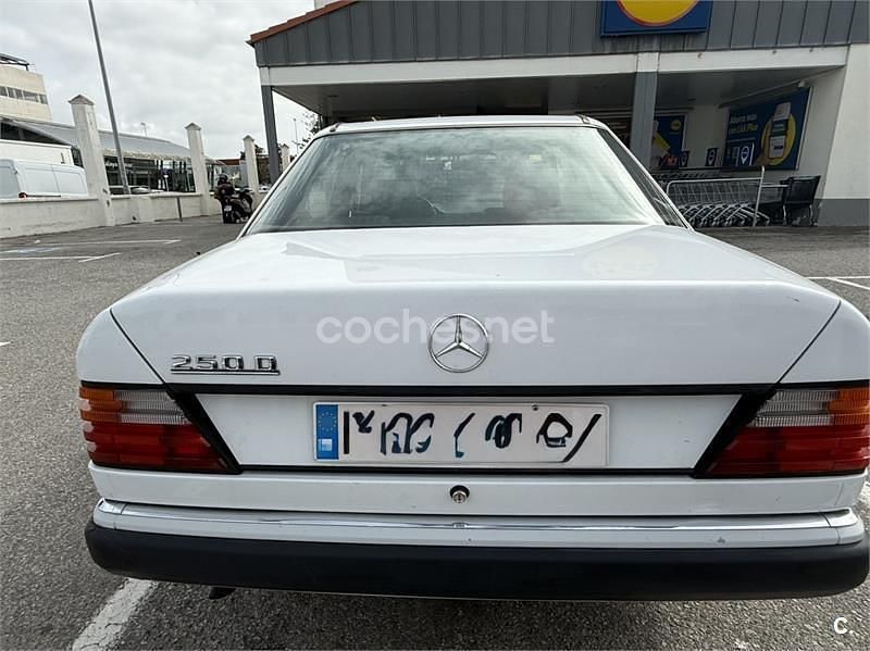 Usado Mercedes E200 75 CV (55 kW) 1988 Blanco Familiar