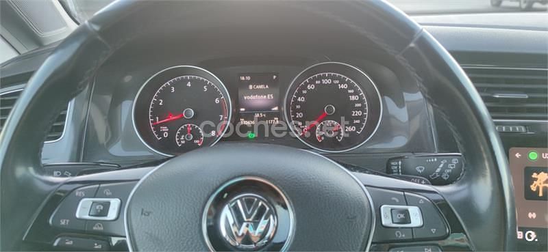 Usado VW Golf VII Advance 125 CV (91 kW) 2018 Gris / plata Familiar
