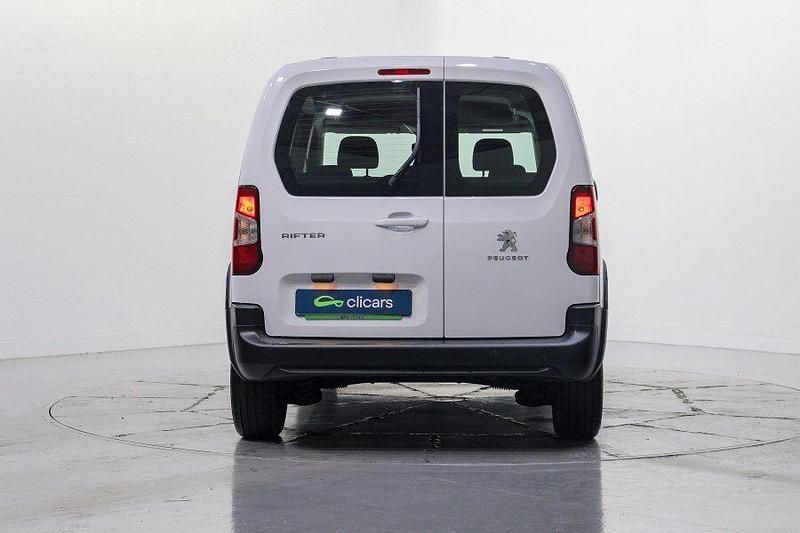Usado Peugeot Rifter Active 100 CV (73 kW) 2022 Blanco Monovolumen