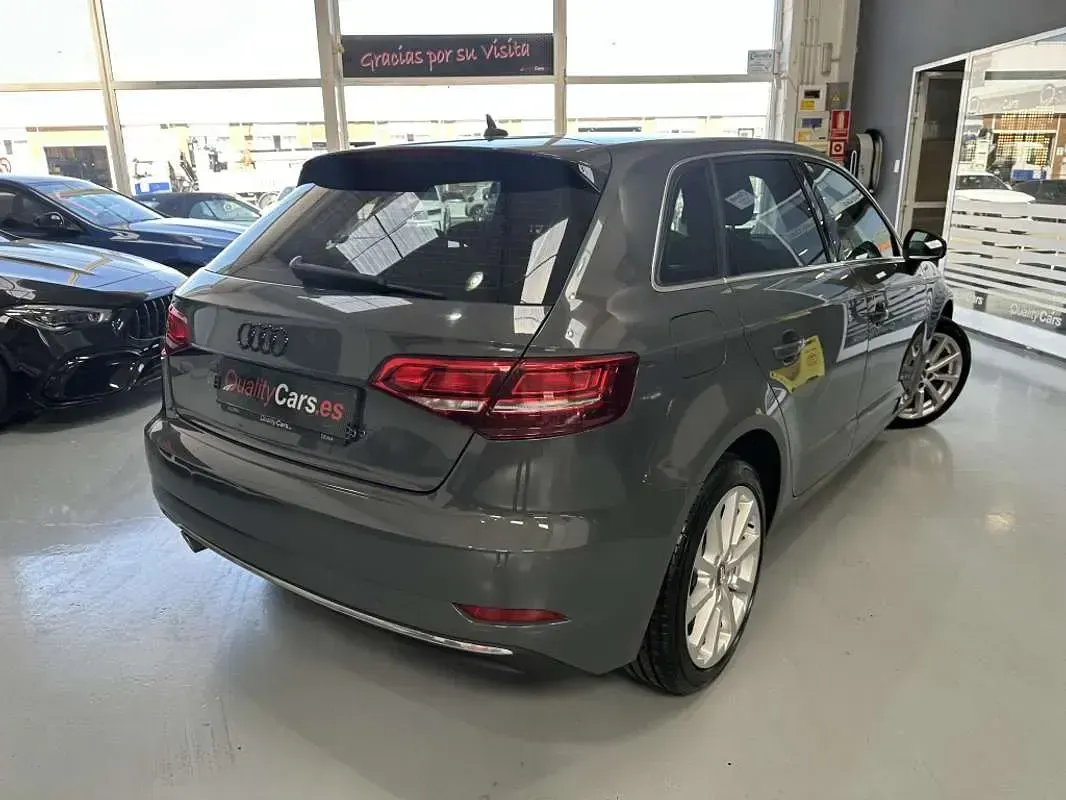 Usado Audi A3 Sportback 116 CV (85 kW) 2018 Gris Utilitario