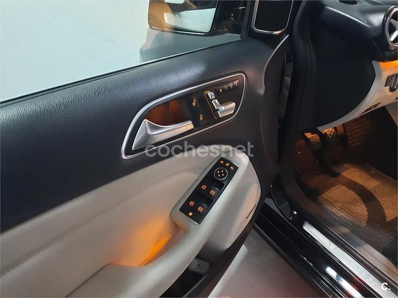 Usado Mercedes B200 136 CV (100 kW) 2013 Negro Monovolumen