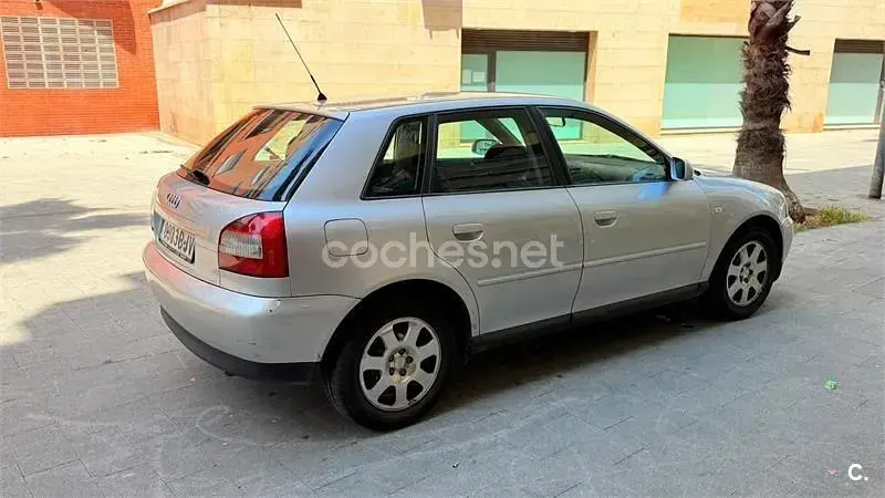Usado Audi A3 Ambiente 102 CV (75 kW) 2002 Gris / plata Utilitario