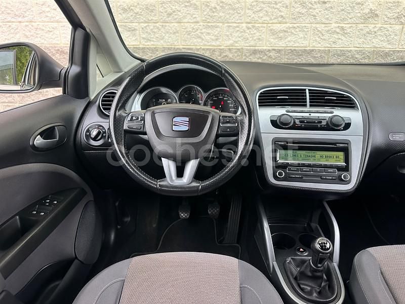 Usado Seat Altea XL Style 105 CV (77 kW) 2011 Gris / plata Monovolumen