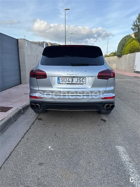 Usado Porsche Cayenne S E-Hybrid Platinum Edition 416 CV (305 kW) 2016 Gris / plata SUV