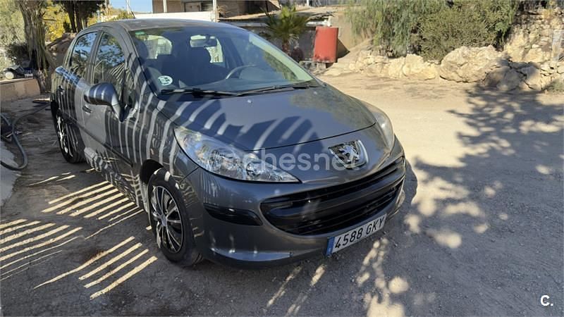 Usado Peugeot 207 70 CV (51 kW) 2009 Gris / plata Berlina