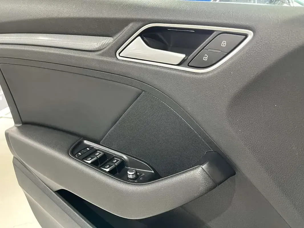 Usado Audi A3 Sportback Attraction 125 CV (91 kW) 2016 Blanco Utilitario