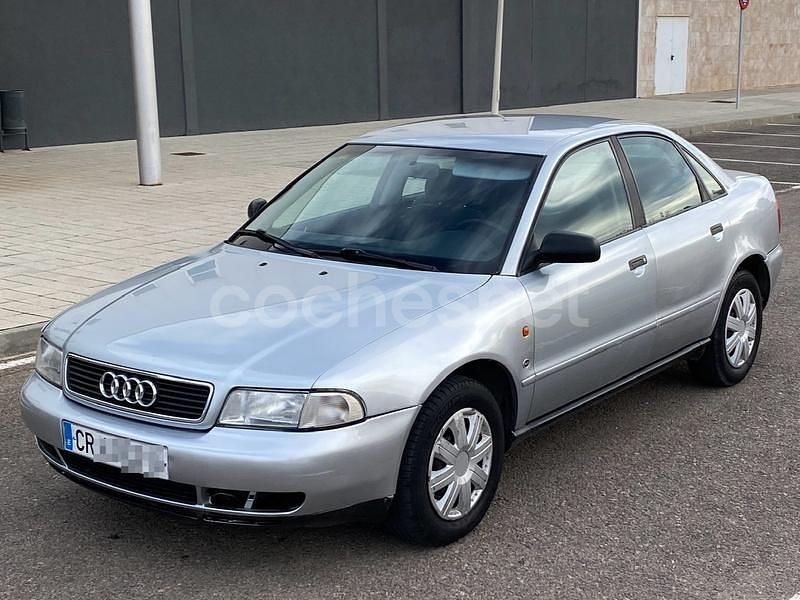 Gris / plata Usado 1996 Audi A4 Berlina | 2900 € - Imagen 1/4