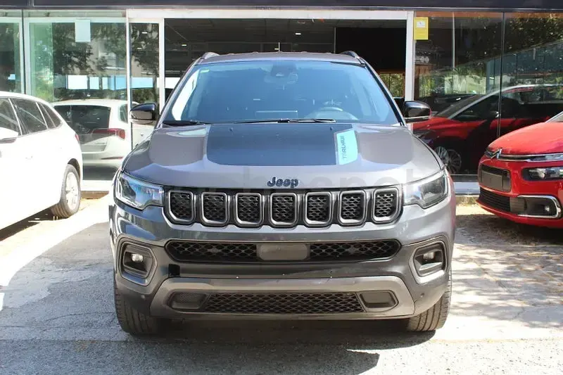 Usado Jeep Compass 240 CV (176 kW) 2023 Gris / plata SUV