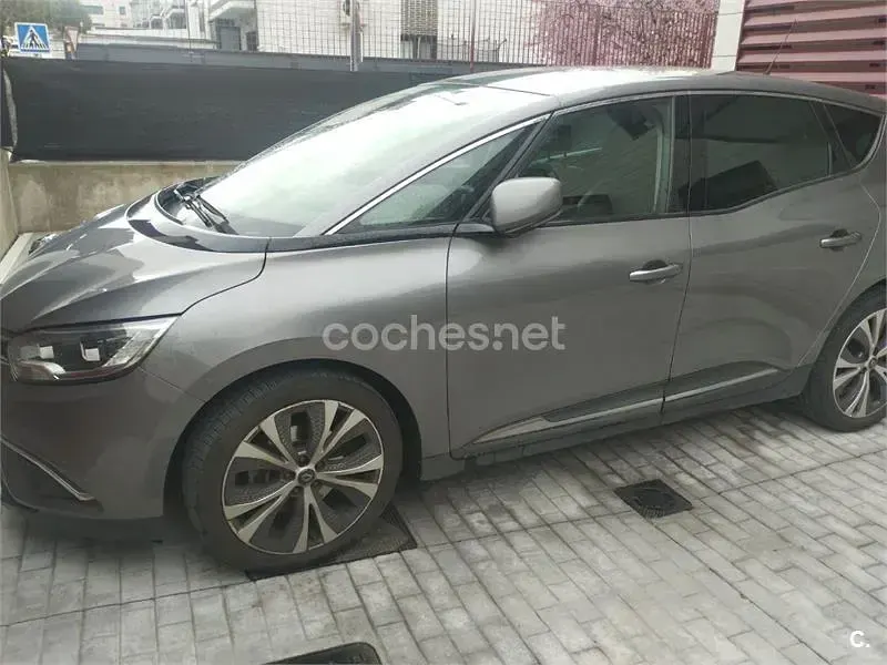 Usado Renault Scénic Zen 140 CV (102 kW) 2019 Gris / plata Monovolumen