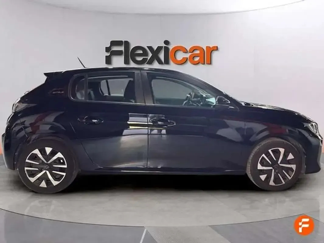 Usado Peugeot 208 Style 101 CV (74 kW) 2024 Gris Utilitario
