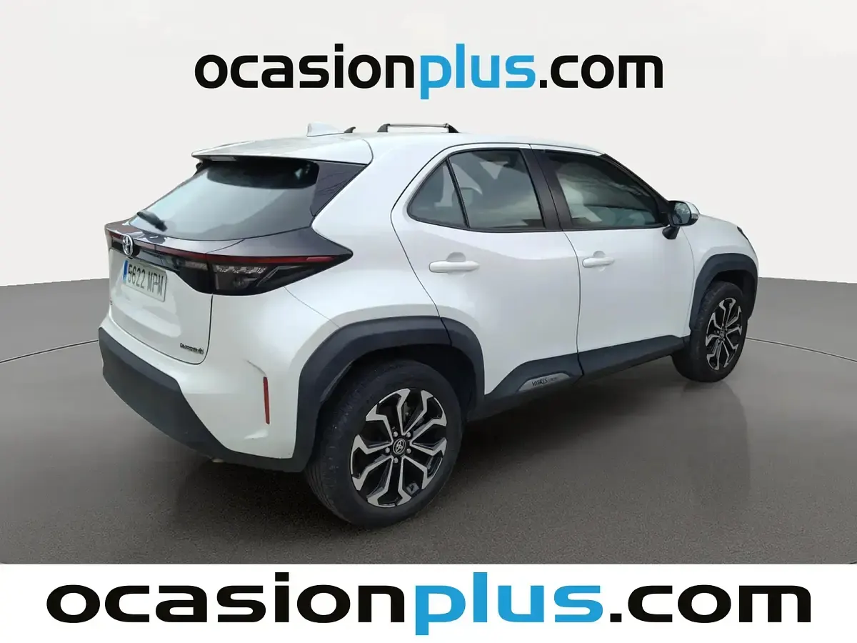 Usado Toyota Yaris Hybrid Active 116 CV (85 kW) 2024 Blanco Pickup/Camioneta