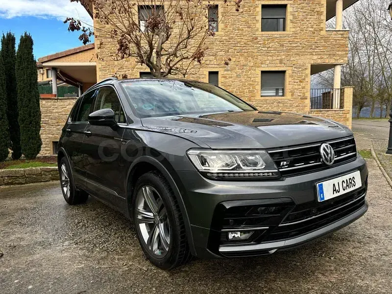 Usado VW Tiguan R-line 150 CV (110 kW) 2020 Gris / plata SUV