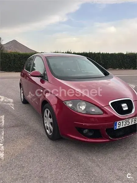 Usado Seat Altea 105 CV (77 kW) 2006 Rojo Monovolumen
