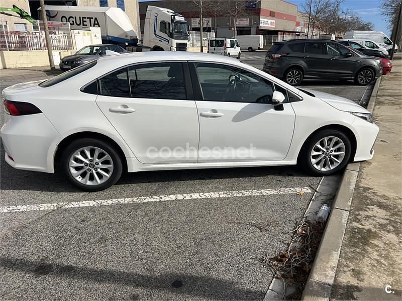 Begagnad Toyota Corolla Business Edition 122 HK (89 kW) 2022 Vit Sedan