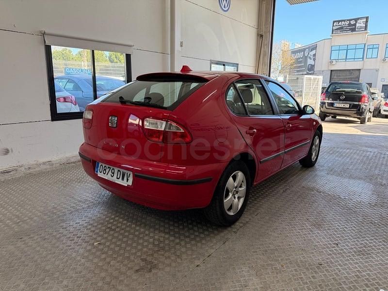 Usado Seat Leon 105 CV (77 kW) 2006 Rojo Utilitario