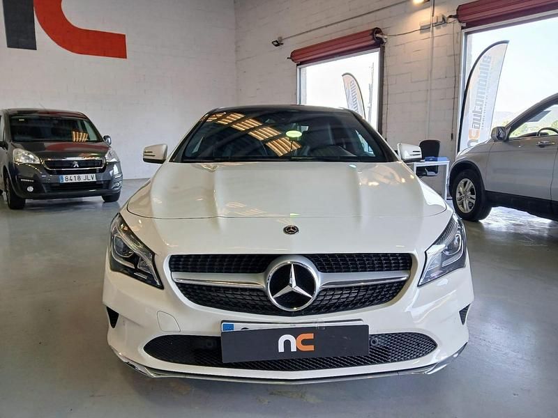 Usado Mercedes CLA220 156 CV (114 kW) 2017 Blanco Berlina