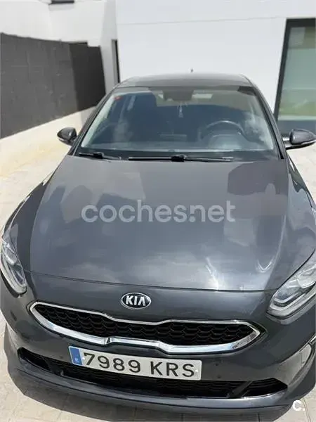 Usado Kia Ceed Launch Edition 136 CV (100 kW) 2018 Gris / plata Utilitario