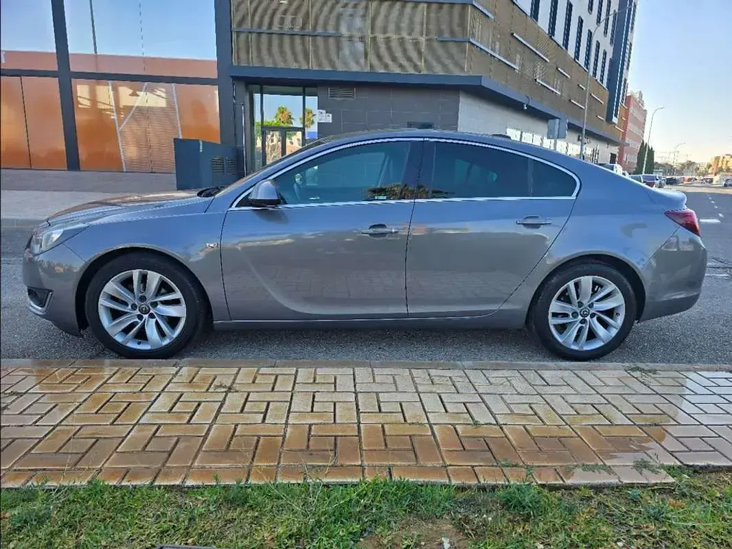 Usado Opel Insignia Excellence 136 CV (100 kW) 2017 Gris Berlina
