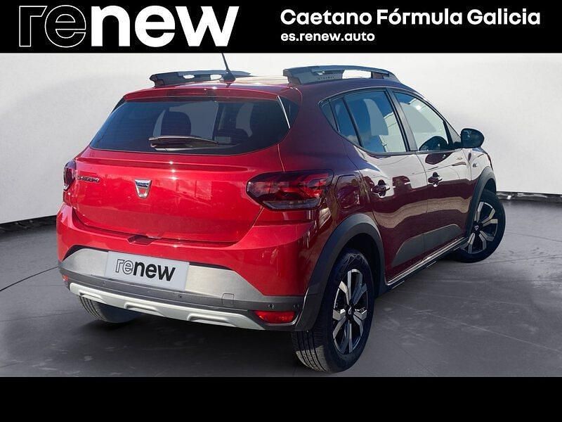 Usado Dacia Sandero Comfort 91 CV (66 kW) 2022 Rojo Berlina