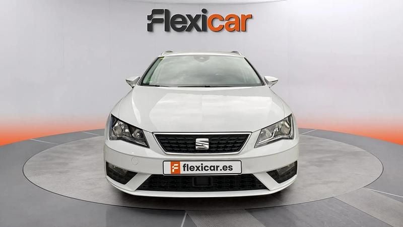 Usado Seat Leon ST Style 131 CV (96 kW) 2019 Blanco Familiar