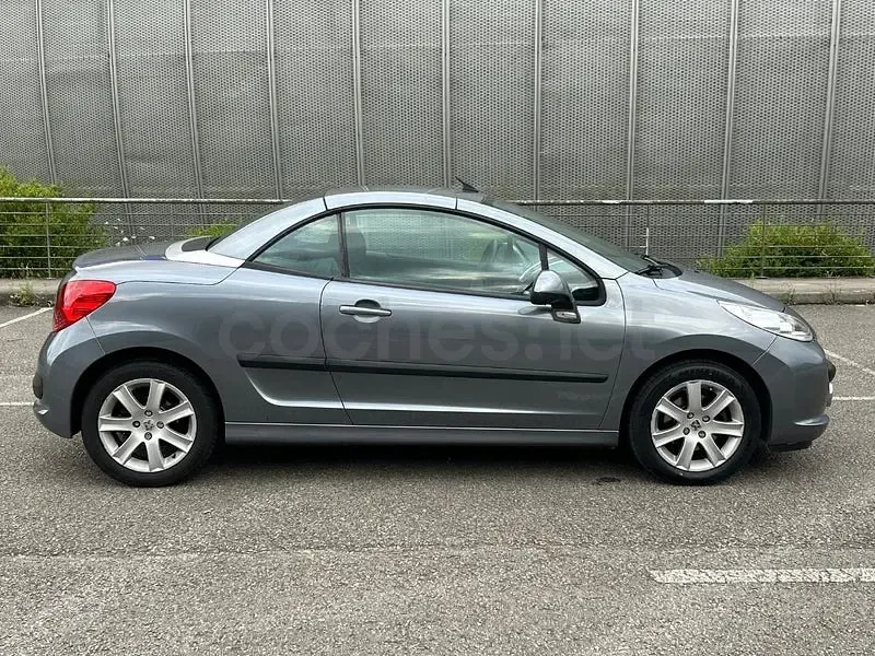 Usado Peugeot 207 CC 120 CV (88 kW) 2008 Gris / plata Descapotable