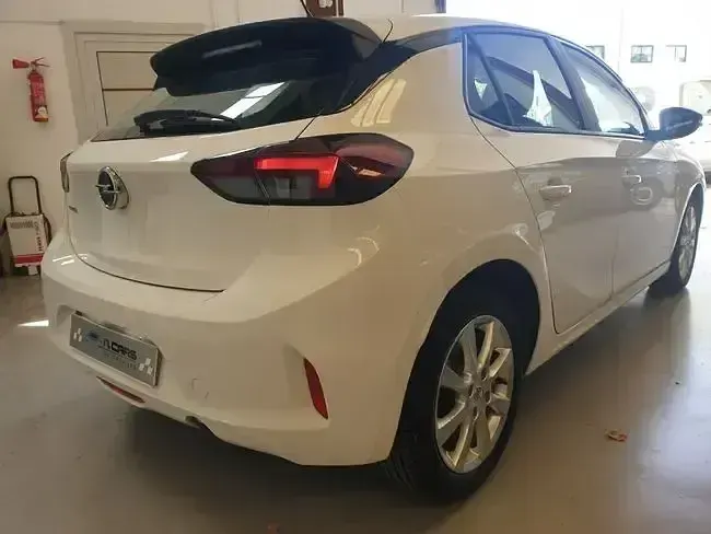 Usado Opel Corsa Edition 102 HP (75 kW) 2021 Branco Sedan
