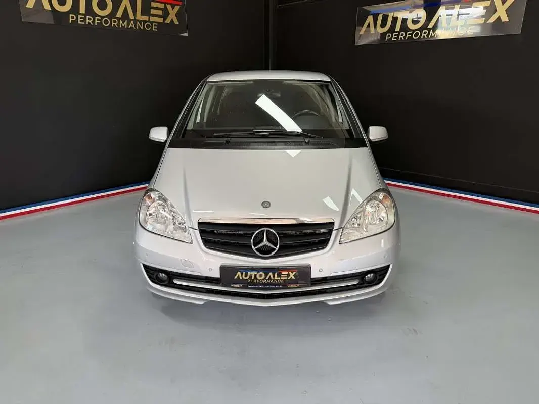 Usado Mercedes A180 Avantgarde 109 CV (80 kW) 2009 Gris Utilitario