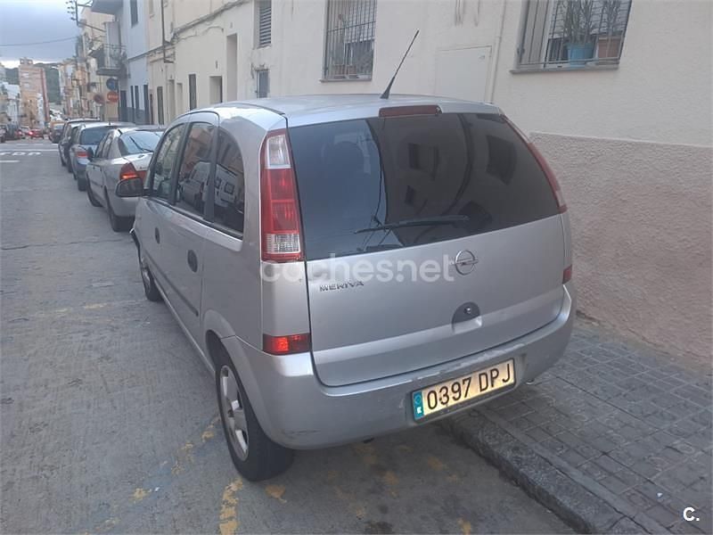 Usado Opel Meriva Cosmo 70 CV (51 kW) 2005 Gris / plata Monovolumen