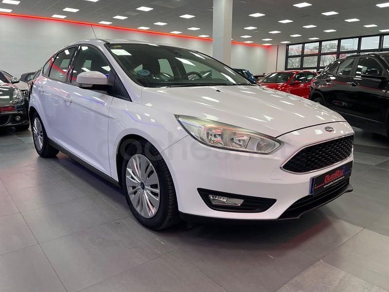 Usado Ford Focus Trend 120 CV (88 kW) 2016 Blanco Berlina