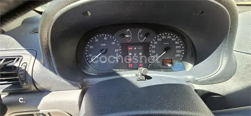 Usado Renault Clio 60 CV (44 kW) 2000 Gris / plata Berlina
