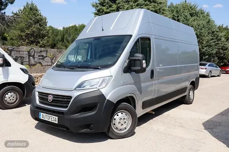 Gris Usado 2018 Fiat Ducato Van | 19.450 € (Precio justo) - Imagen 1/4