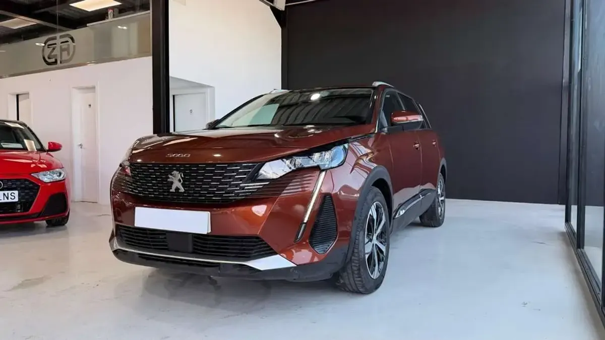 Usado Peugeot 5008 Active 130 CV (95 kW) 2021 Naranja SUV