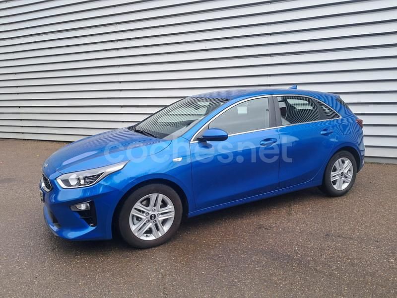 Usado Kia Ceed 100 CV (73 kW) 2021 Azul Utilitario