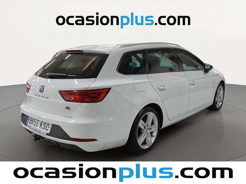 Usado Seat Leon FR 150 CV (110 kW) 2018 Blanco Monovolumen